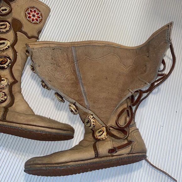 Custom Moccasin boots antler button lace closure Native American bead work 7.5 - Picture 7 of 14